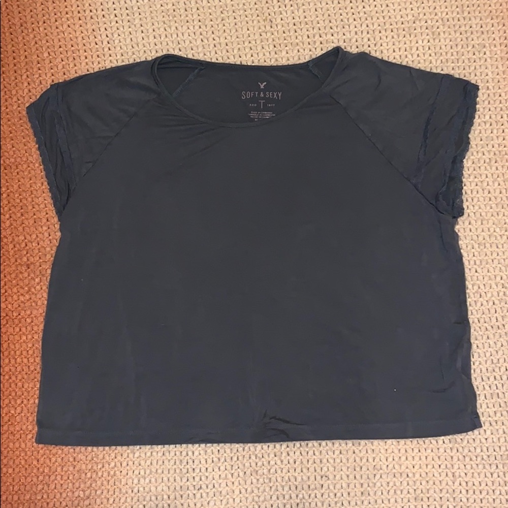 grey t shirt
